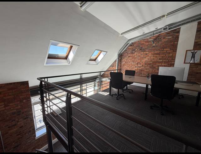92M² BUILDING TO LET IN GREEN POINT